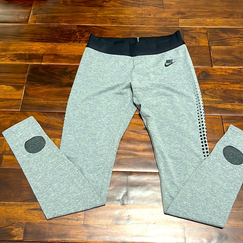 Women’s Nike full length pants. Sz M